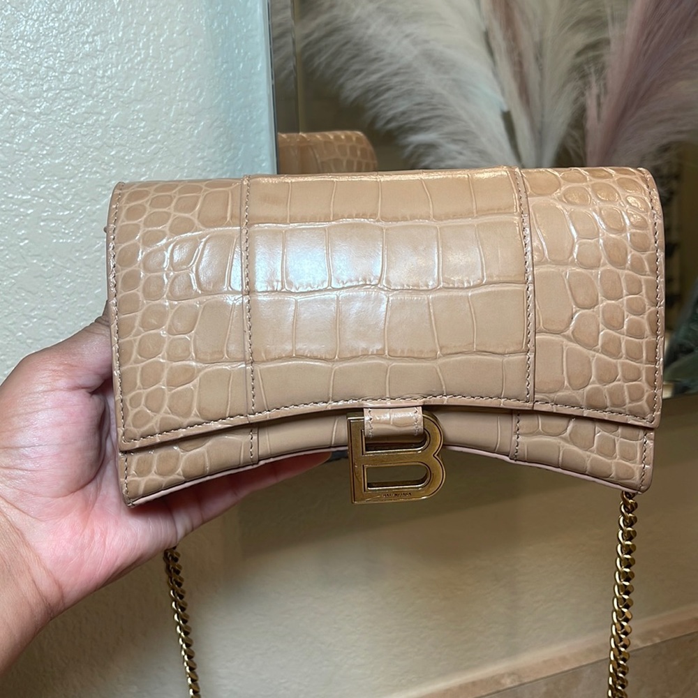 Balenciaga HOURGLASS WALLET ON CHAIN CROCODILE EMBOSSED IN BEIGE